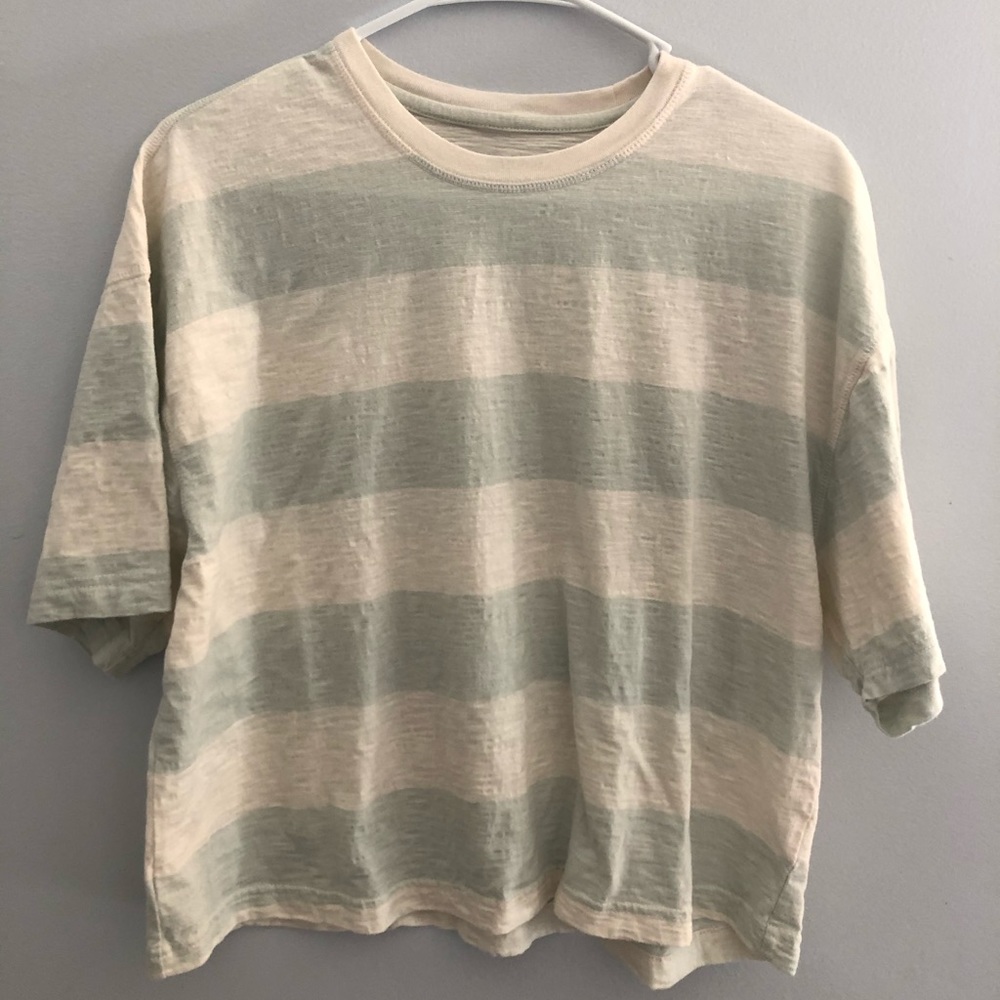 NWOT Universal Thread Tee